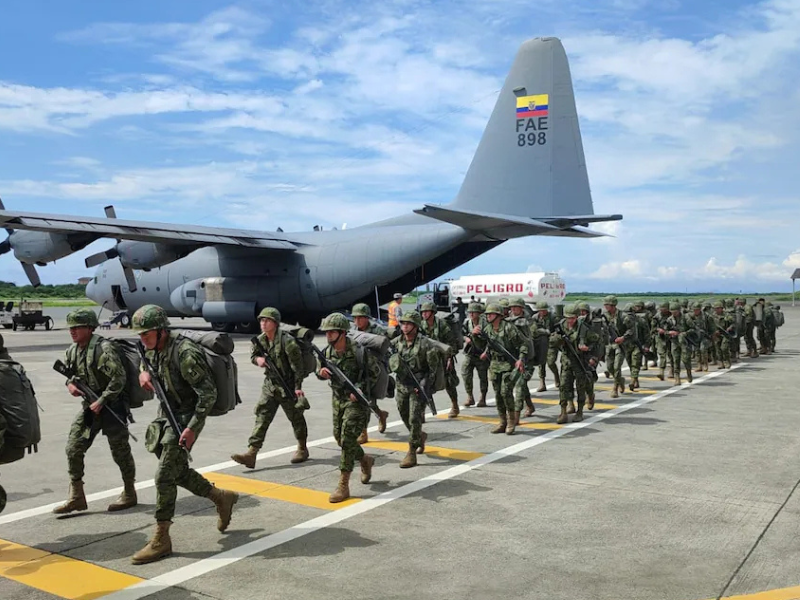 Noboa anuncia negociaciones con Europa para establecer base militar en Ecuador