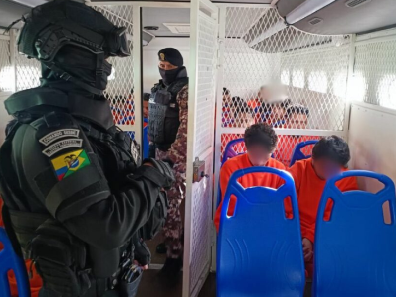 Fuerte resguardo en traslado de implicados en red de extorsión en Quito