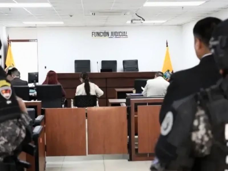 Exfuncionario de la UAFE y dos familiares sentenciados a 10 años de cárcel por lavado de activos