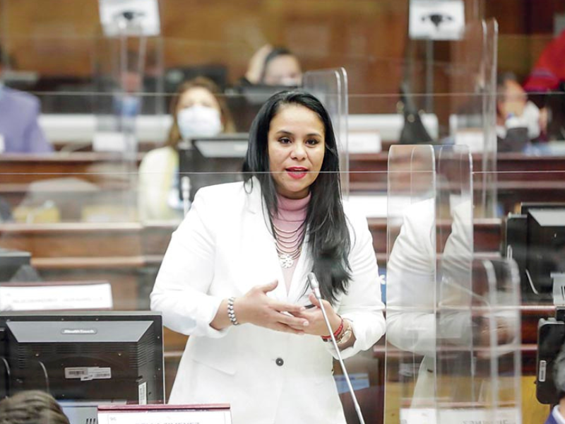 Un año de cárcel para Bella Jiménez por pedir dinero a cambio de cargos