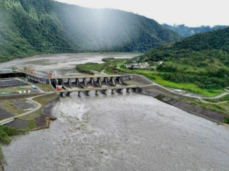 Lluvias paralizan hidroeléctricas y se encienden generadores de emergencia para evitar apagones