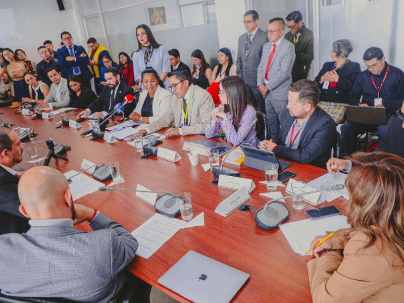 Gobierno expone acciones contra la violencia escolar