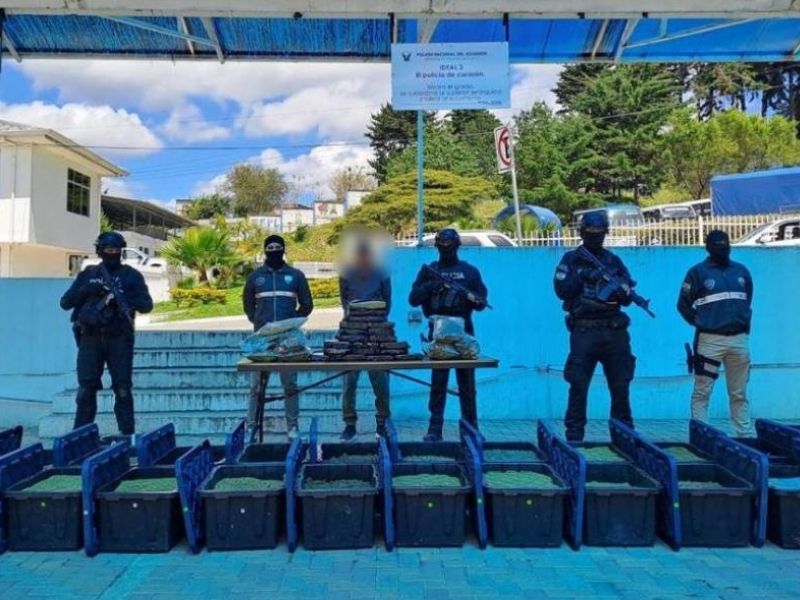Cae sudafricano con más de 300 kilos de droga en Vilcabamba, Loja