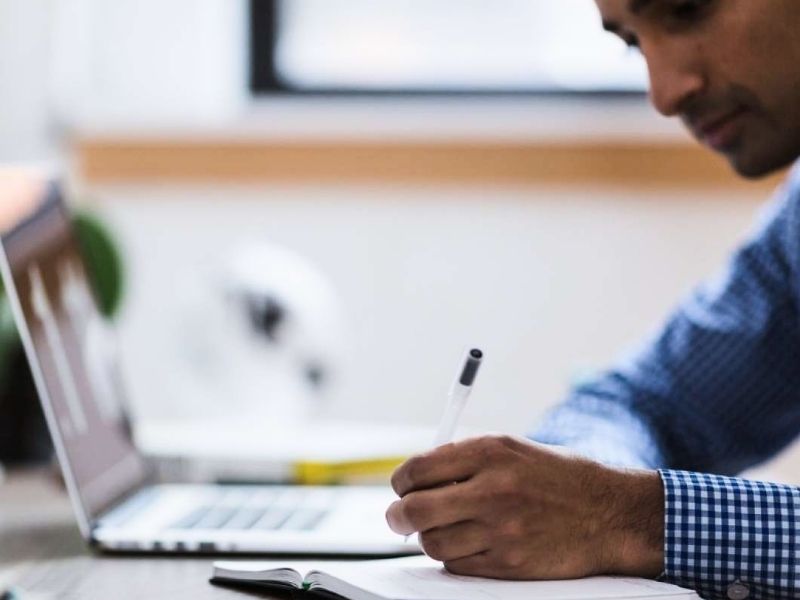 Ofrecen 250 becas para maestrías online en España dirigidas a ecuatorianos