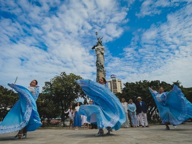 Guayaquil cumple años: una ciudad que se reinventa con humor, música y corazón