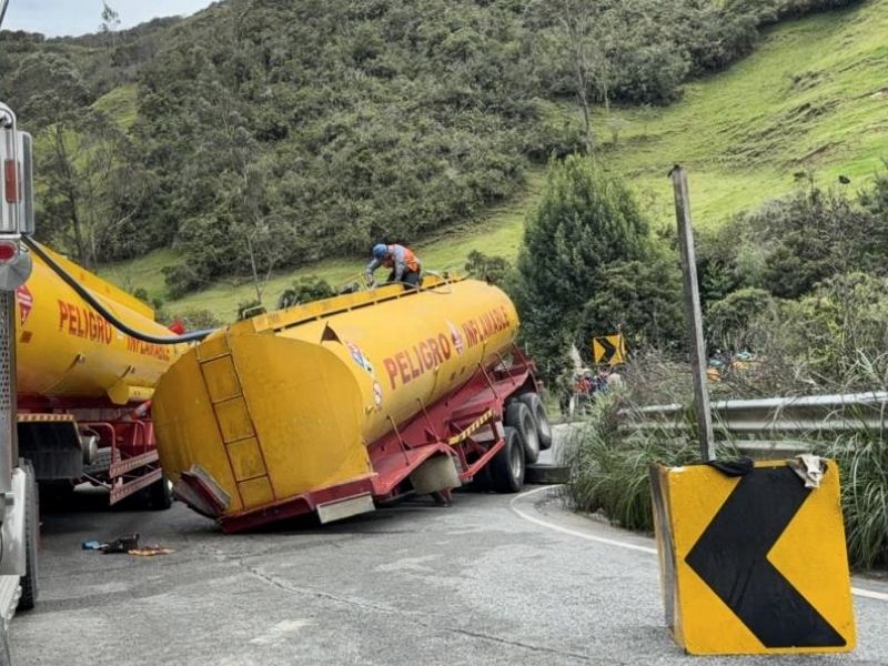 Derrame de combustible deja a 20.000 personas sin agua en Gualaceo