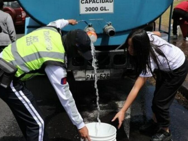 COE Nacional coordina acciones para mitigar crisis de agua en Quito