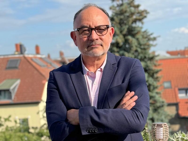 Los Pura Sangre, los racistas y los migrantes
