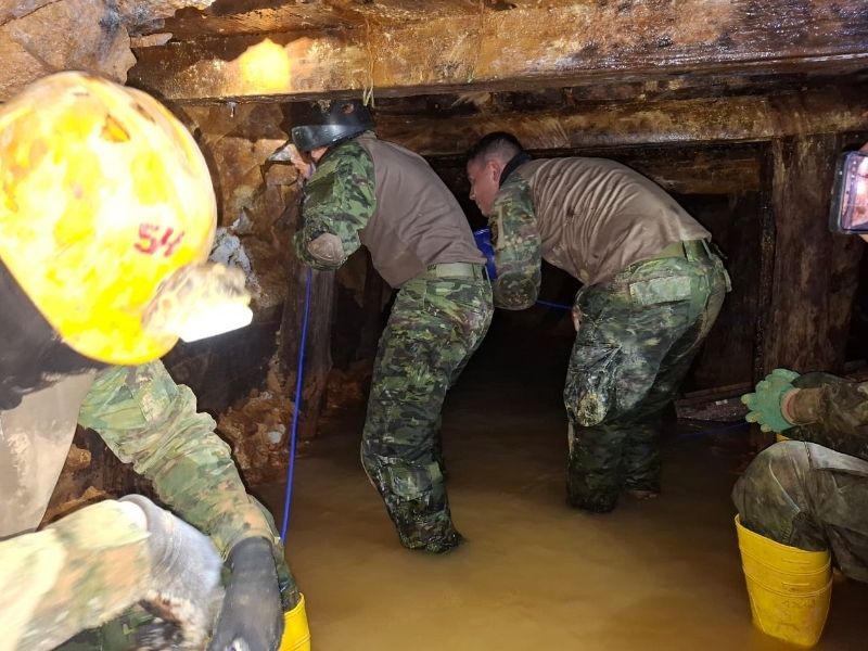 Soldado muere en operativo contra minería ilegal en Imbabura: tres más resultaron heridos