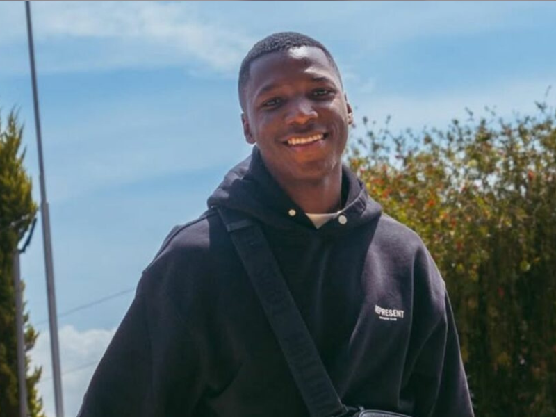 Santo Domingo rinde homenaje a Moisés Caicedo tras su consagración internacional