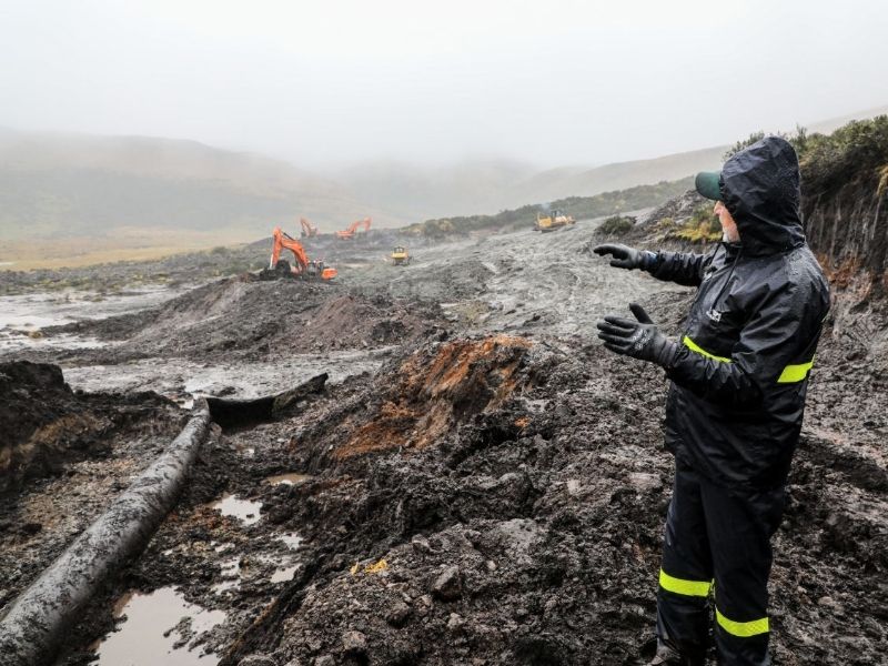 El sur de Quito sigue sin agua: trabajos avanzan entre frío extremo y contra el reloj en La Mica