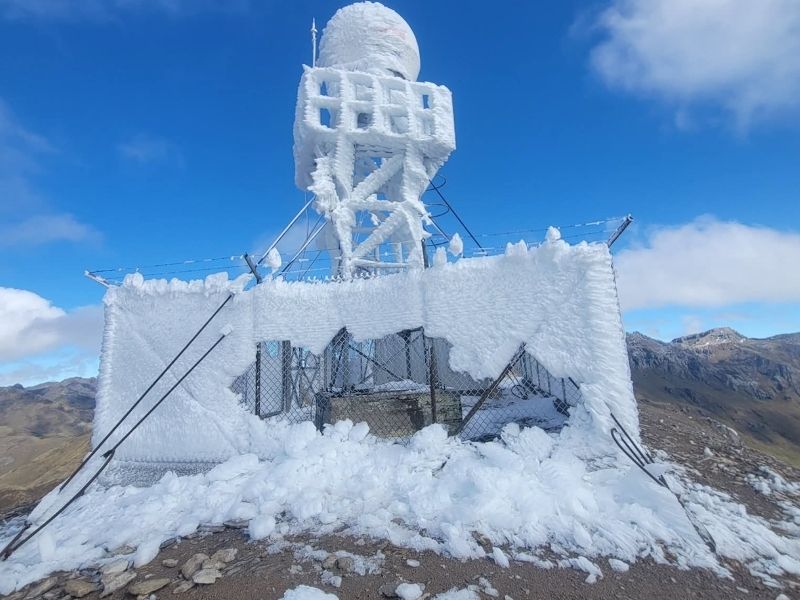 Ola de frío extremo congela estación meteorológica en el Parque Nacional Cajas
