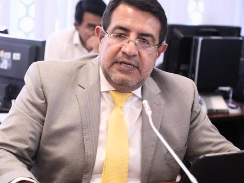 Niegan licencia sin sueldo a asambleísta acusado por presunta violación