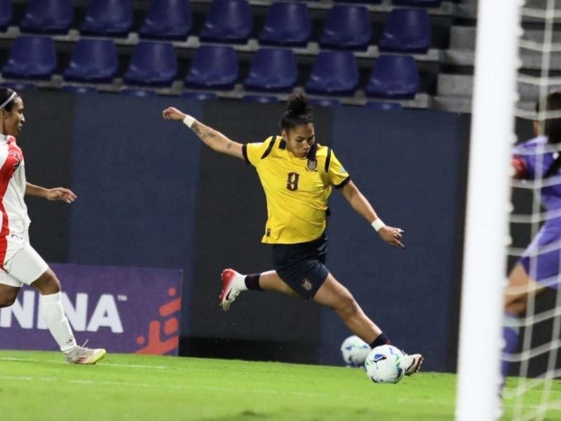 Ecuador se impone a Perú y toma el liderato del grupo A en la Copa América Femenina