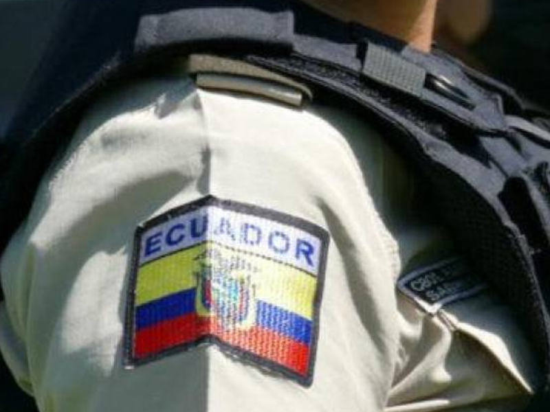 Cuatro policías detenidos en Machala por presunto robo a domicilio