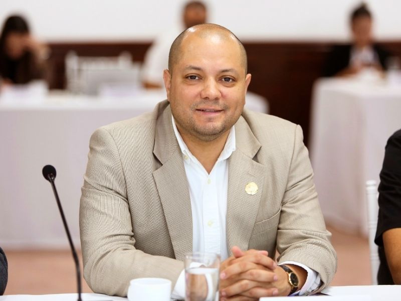 Ministro de Salud renuncia tras un mes en el cargo y denunciar corrupción en hospitales públicos