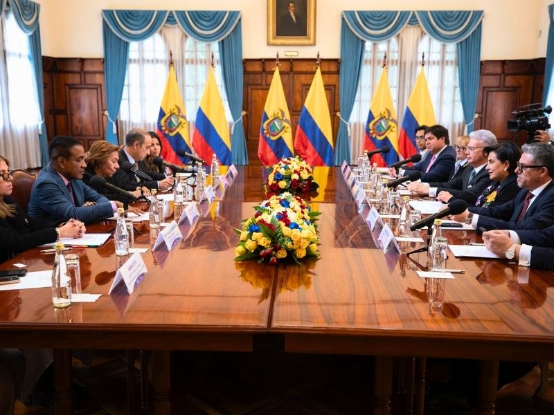 Ecuador y Colombia buscan protocolo tras deportación de cerca de 1.000 presos