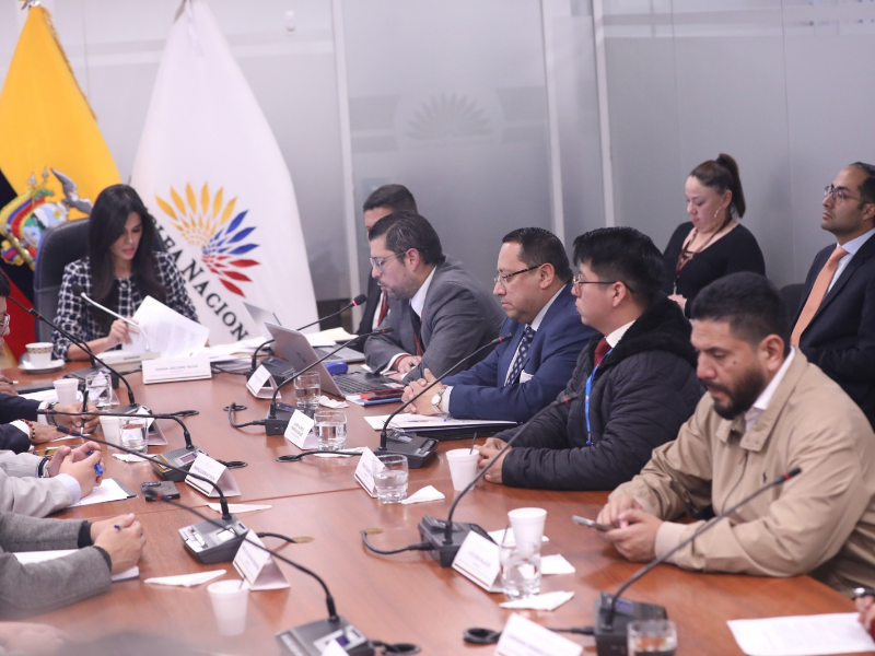 Contraloría entrega documentos clave a la Asamblea