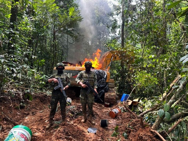 Ejército quema campamento de minería ilegal en Orellana