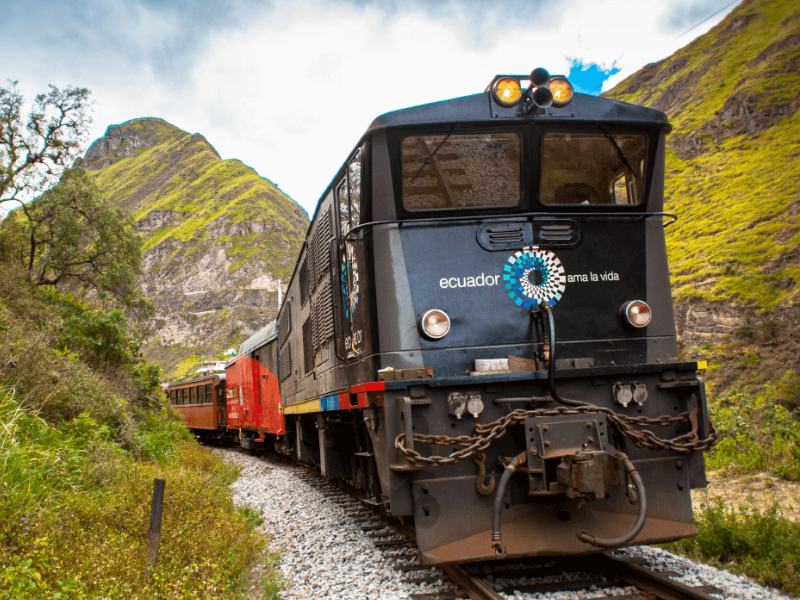 Reapertura del tren Nariz del Diablo revitaliza el turismo ferroviario en Ecuador