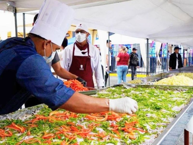 ¡Récord a lo grande! Naranjal rompe marca mundial con la ensalada de cangrejo más grande del mundo