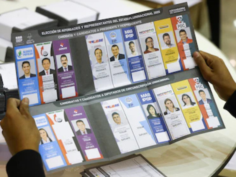 Bolivia vota en elecciones que podrían marcar el fin de dos décadas de dominio del MAS