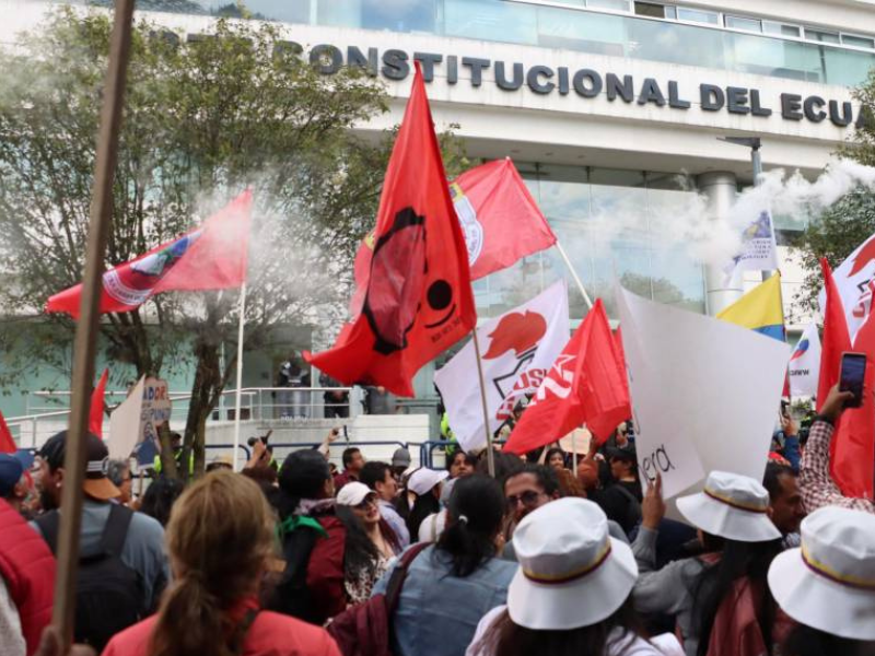 Corte Constitucional enfrenta críticas por decisiones polémicas y presiones políticas