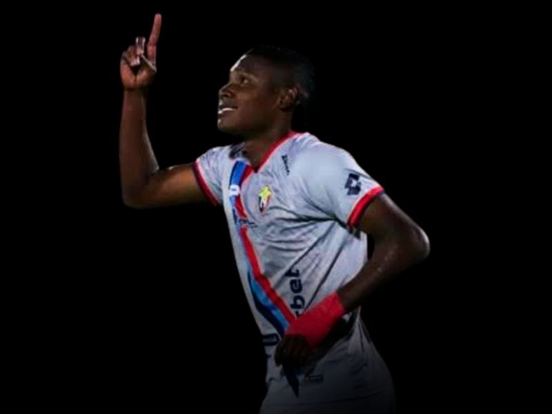 Fútbol ecuatoriano de luto: Marcos Olmedo muere en accidente de tránsito a sus 26 años