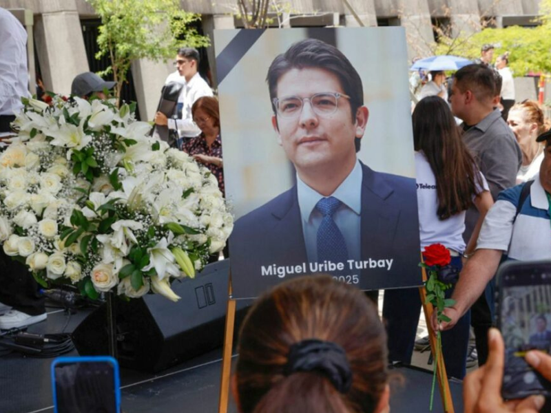 Uribe acusa a Petro de instigar asesinato de Miguel Uribe Turbay