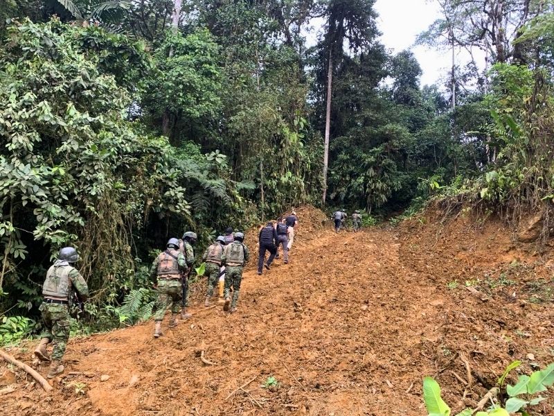 Minas ilegales a solo 8 km de Macas: siete detenidos y niños entre los hallados en el campamento clandestino