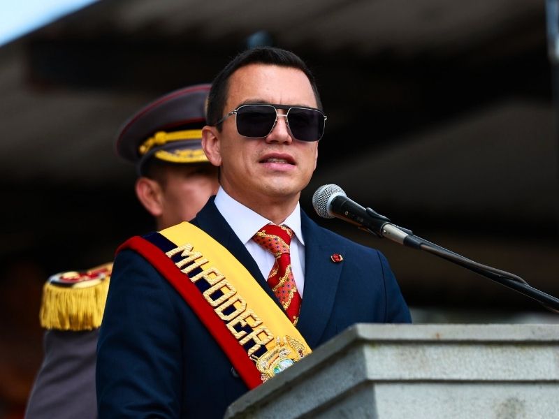 En acto militar, Noboa renueva llamado a marchar contra la Corte Constitucional