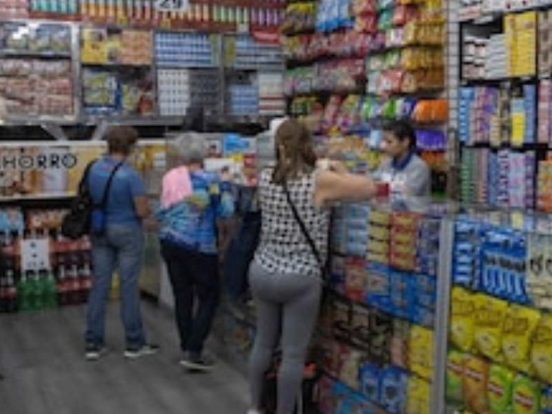 Crisis alimentaria en Venezuela se intensifica por colapso del modelo socialista y recorte de subsidios