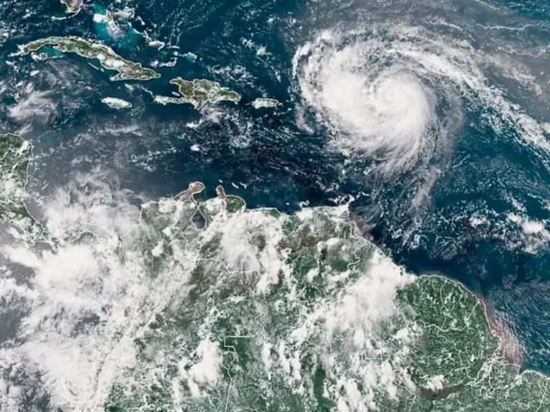 Huracán Erin se fortalece a categoría 4 y genera alerta en el Caribe