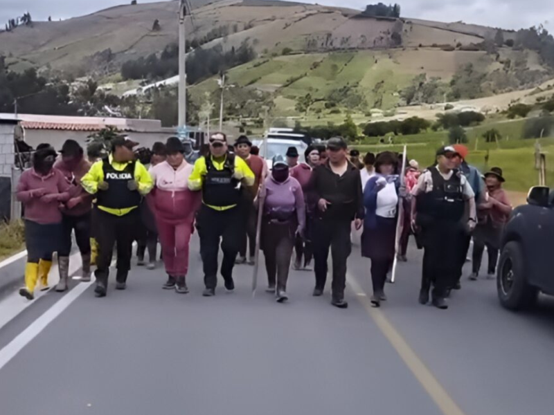 Retención de policías en Cotopaxi agudiza el choque entre justicia indígena y el Estado