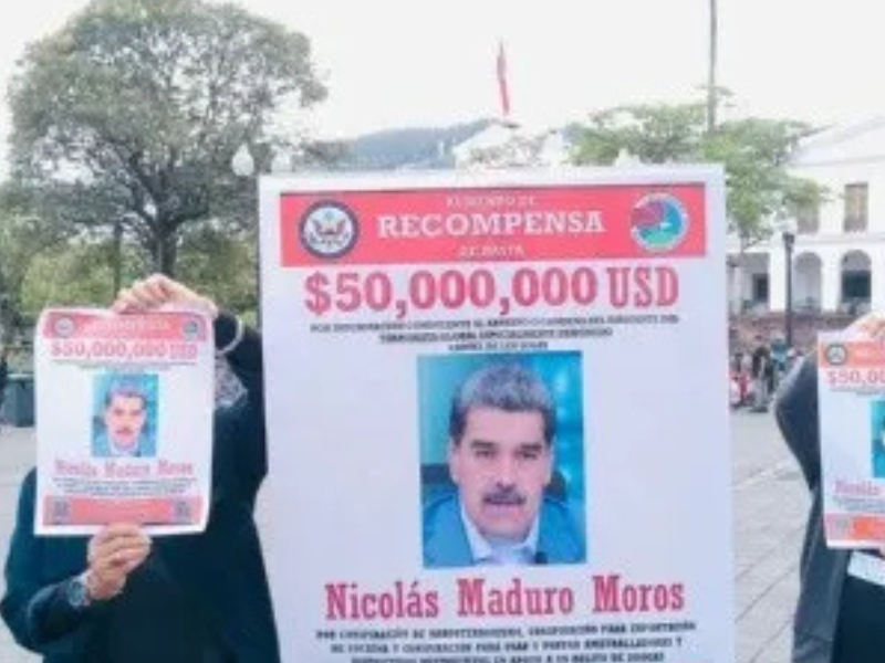 Pancartas con recompensa por Nicolás Maduro generan impacto en pleno centro de Quito