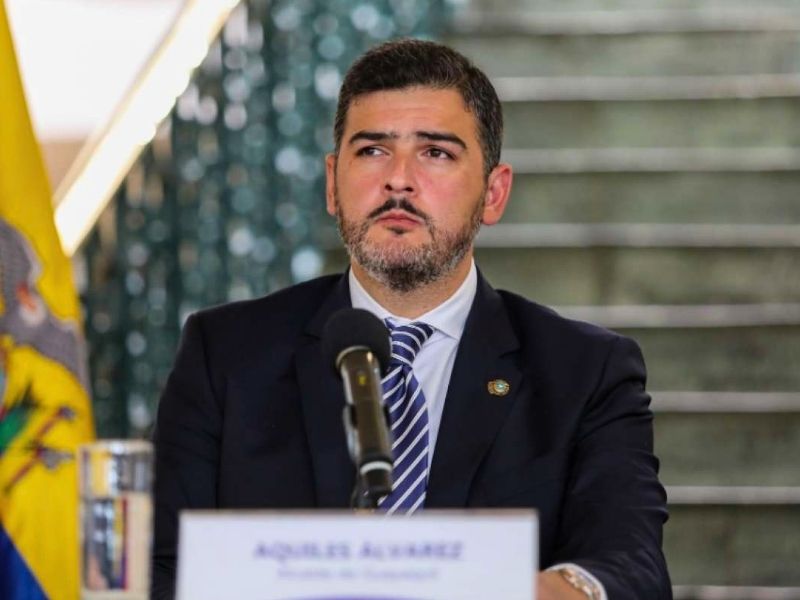 Aquiles Álvarez se desmarca del correísmo y rechaza al Cartel de los Soles