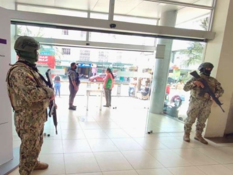 Ataque armado en hospital infantil durante atención de bebé con convulsiones