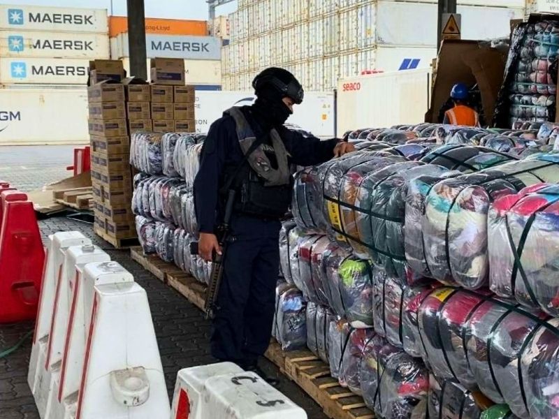 Contenedor escondía más de 480 bultos de ropa usada y consolas PlayStation